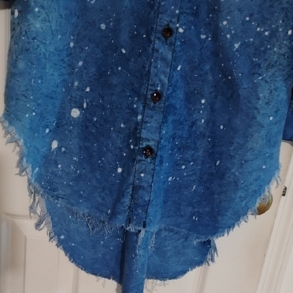 Blue Denim Button-Up Shirt L - Picture 6 of 7